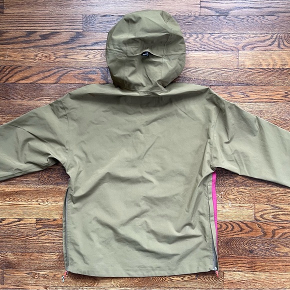 Cotopaxi Women’s Cielo Rain Anorak Jacket in Oak - Picture 8 of 12